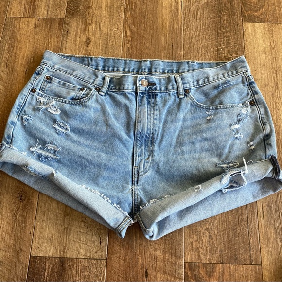 Levi’s 505 high rise distressed jean shorts sz 18